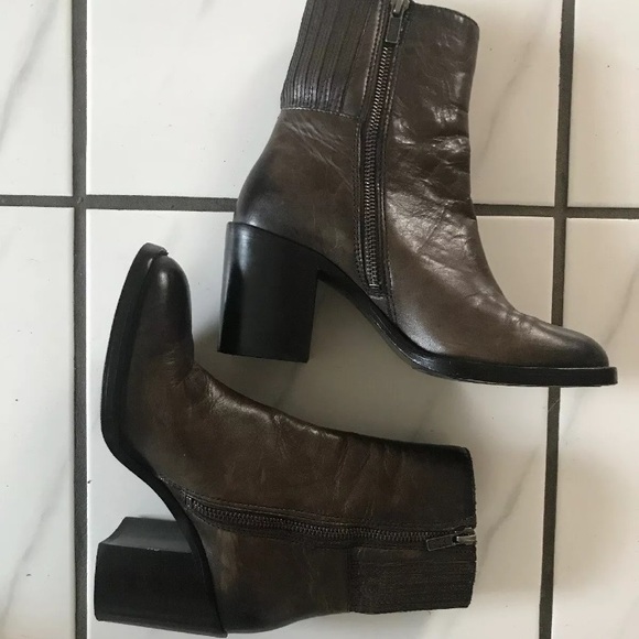 Frye Pia Chelsea Leather Boots. Size 7. Color Slate. Excellent cond Retail $358. - Picture 3 of 9